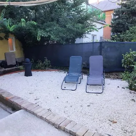 Hi-bp Garden Batsanyi With 4 Near The Train With Free Parking Budapest