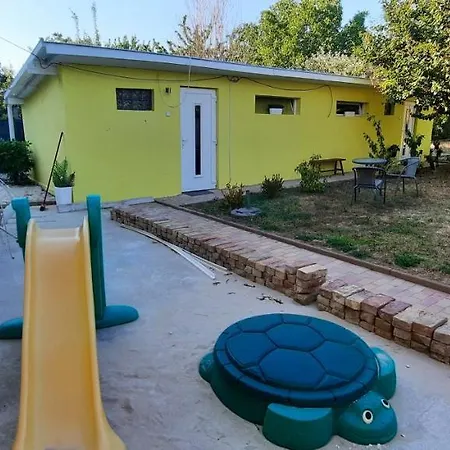 Hi-bp Garden Batsanyi With 4 Near The Train With Free Parking *