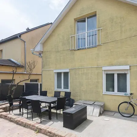Hi-bp Garden Batsanyi With 4 Near The Train With Free Parking Apartment