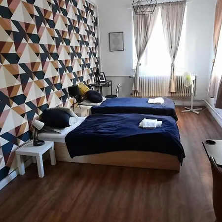 Hi-bp Garden Batsanyi With 4 Near The Train With Free Parking Apartament *