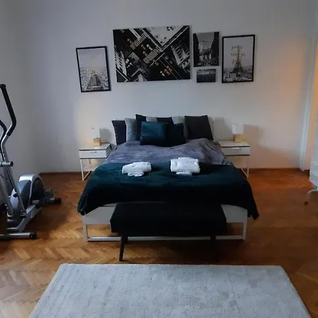 Apartament Hi-bp Garden Batsanyi With 4 Near The Train With Free Parking